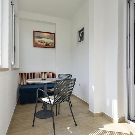 Apartmani Dina Makarska Exterior foto