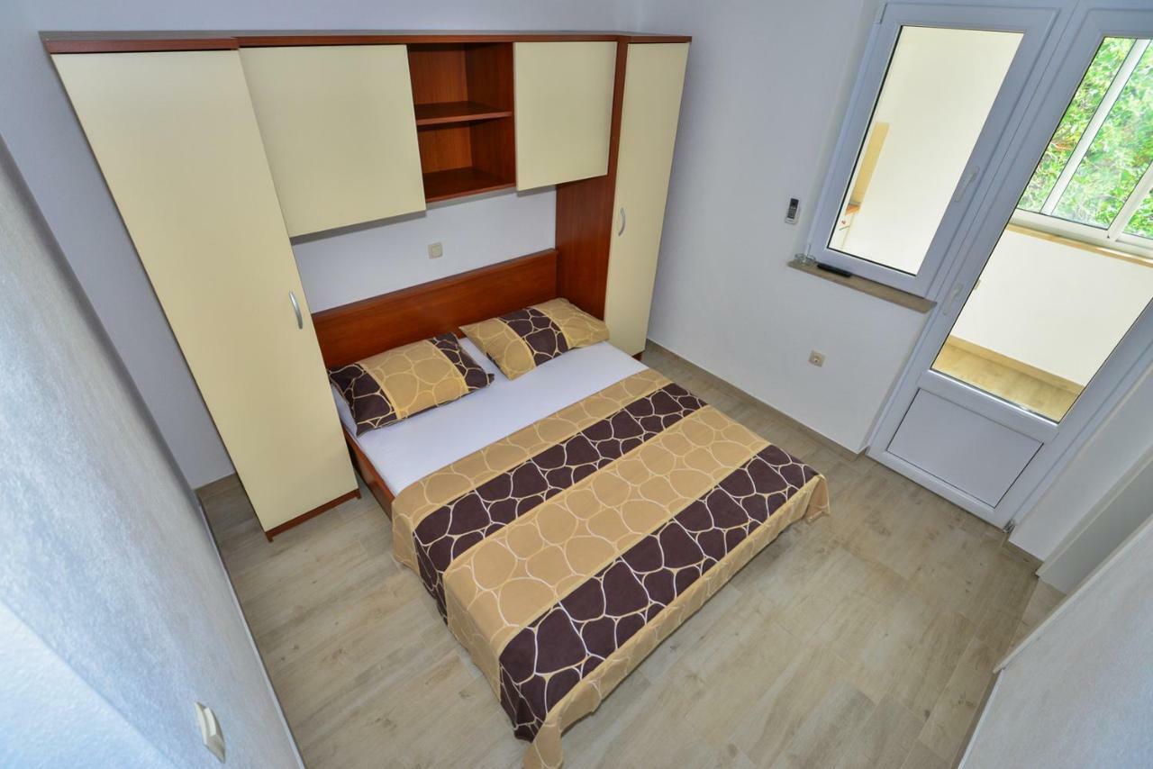 Apartmani Dina Makarska Exterior foto