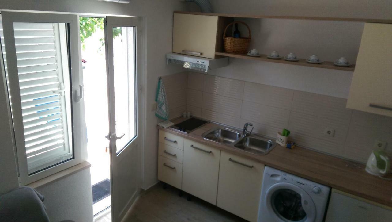 Apartmani Dina Makarska Exterior foto