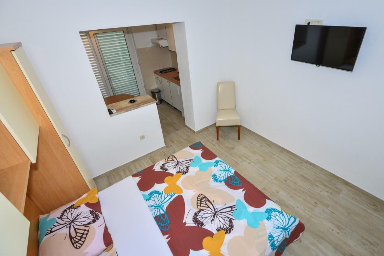 Apartmani Dina Makarska Exterior foto