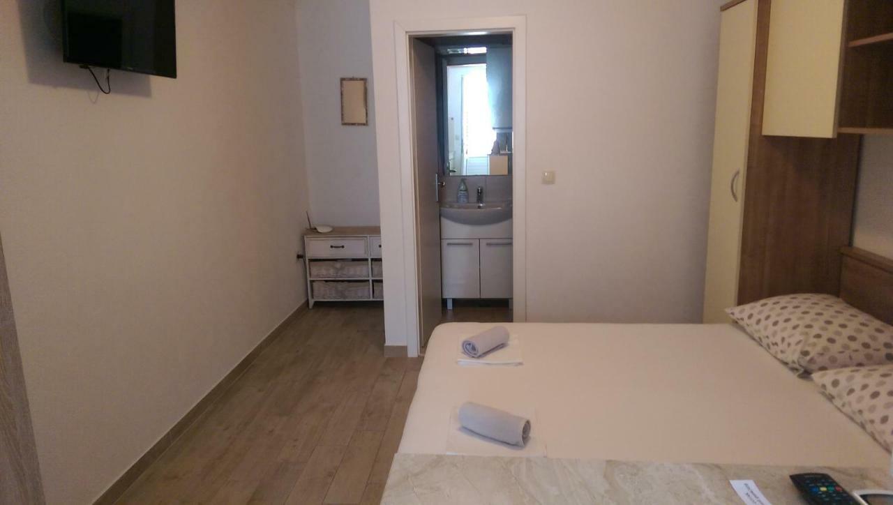 Apartmani Dina Makarska Exterior foto