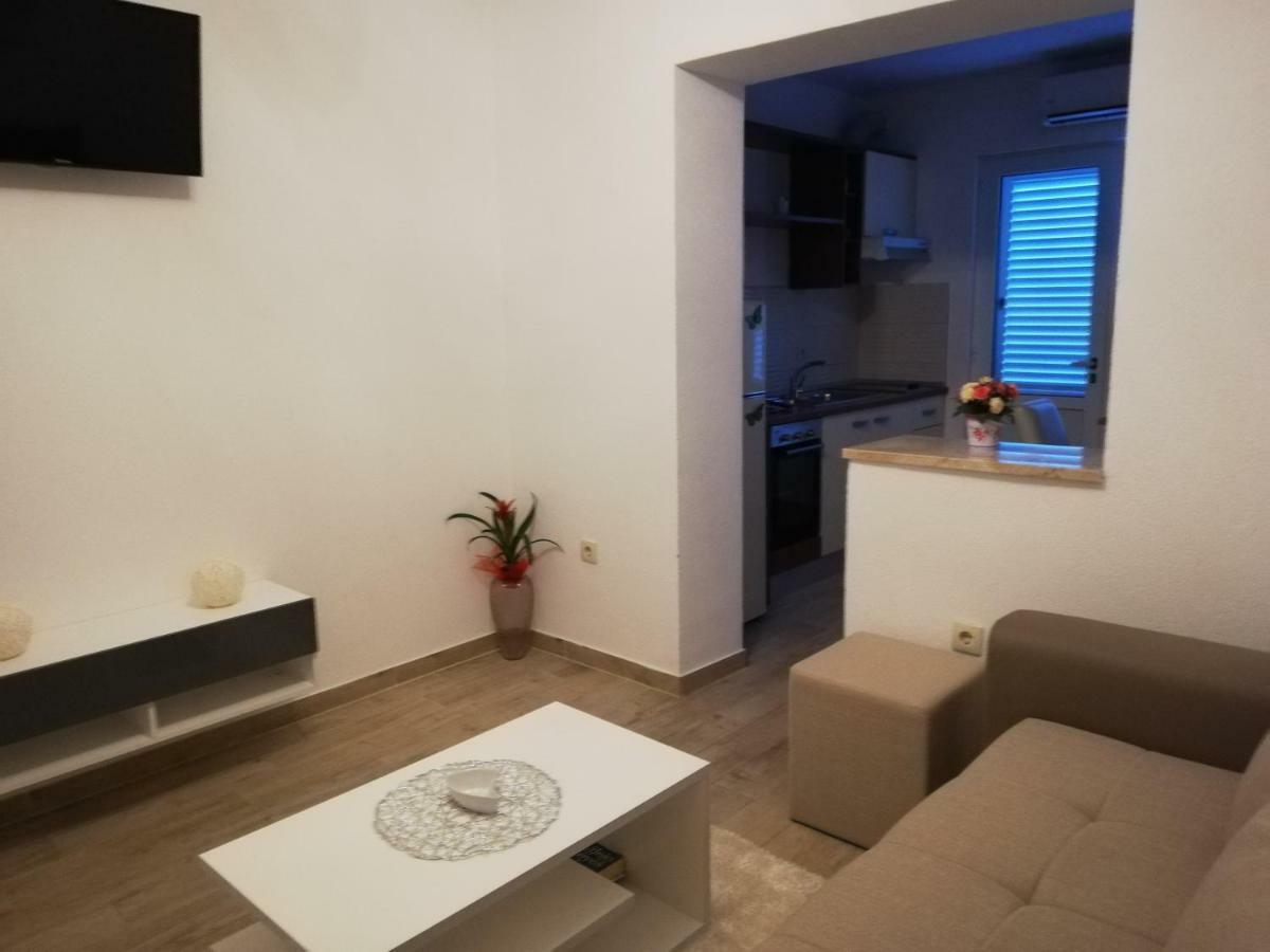 Apartmani Dina Makarska Exterior foto