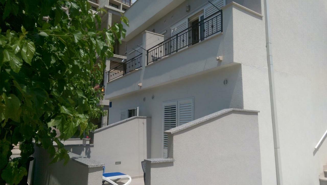 Apartmani Dina Makarska Exterior foto